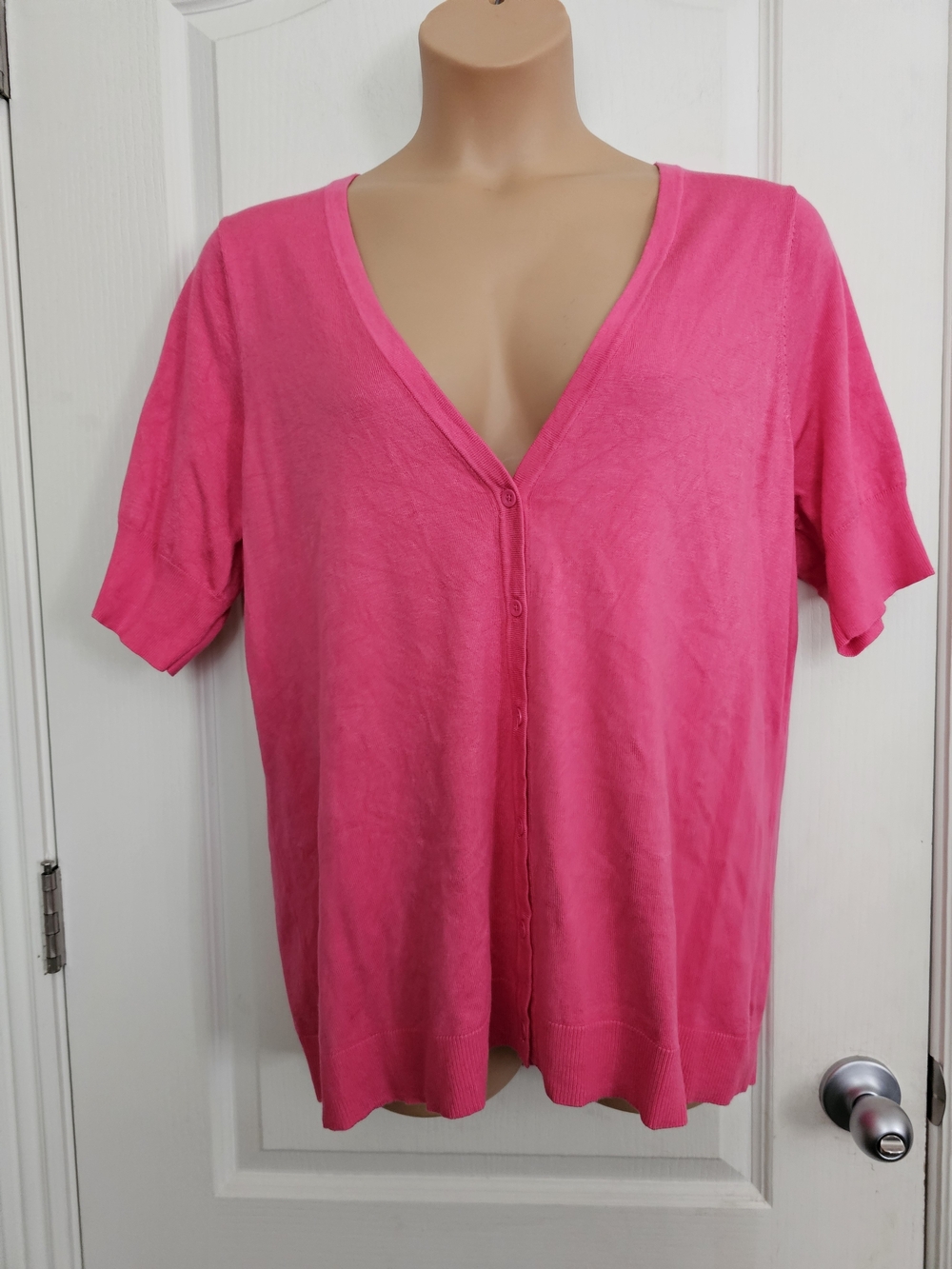 Torrid NWOT Sz 3 Hot Pink V-Neck Short Sleeve Button Front Cardigan